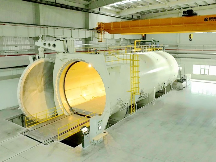 热压罐：Ø6×20米，最高工作温度250℃，压力1.2MPa